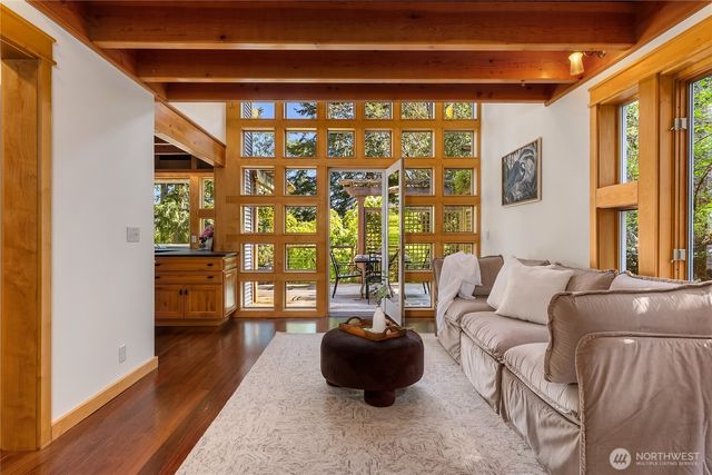 6420 NE Tara Lane, Bainbridge Island, WA 98110