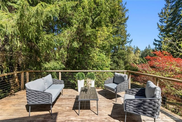 6420 NE Tara Lane, Bainbridge Island, WA 98110