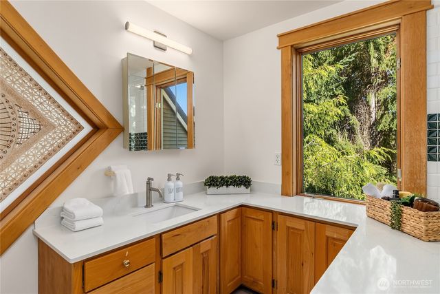 6420 NE Tara Lane, Bainbridge Island, WA 98110