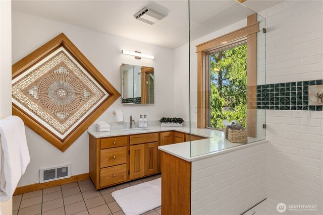 6420 NE Tara Lane, Bainbridge Island, WA 98110