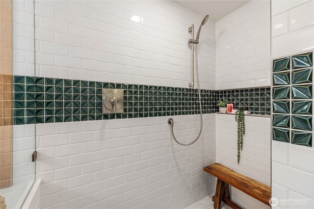 6420 NE Tara Lane, Bainbridge Island, WA 98110