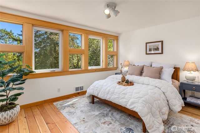 6420 NE Tara Lane, Bainbridge Island, WA 98110
