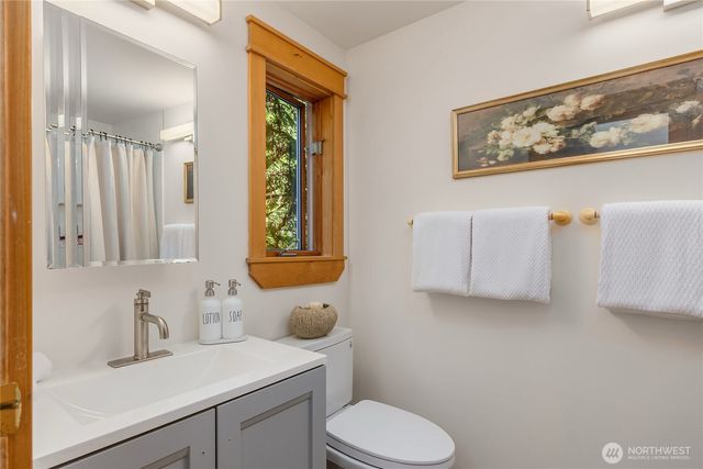 6420 NE Tara Lane, Bainbridge Island, WA 98110