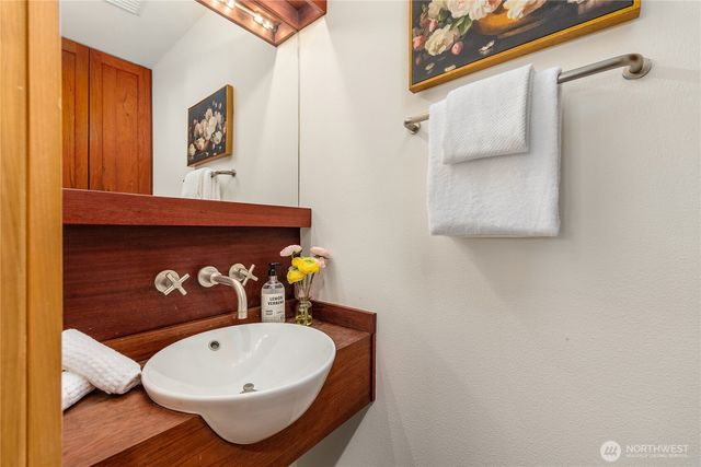 6420 NE Tara Lane, Bainbridge Island, WA 98110