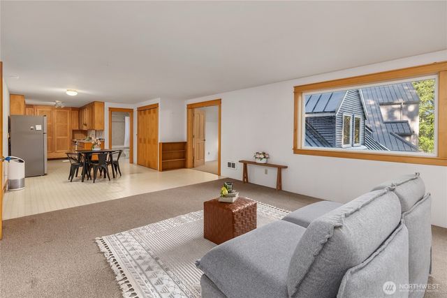 6420 NE Tara Lane, Bainbridge Island, WA 98110