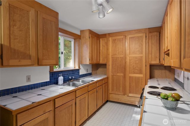 6420 NE Tara Lane, Bainbridge Island, WA 98110