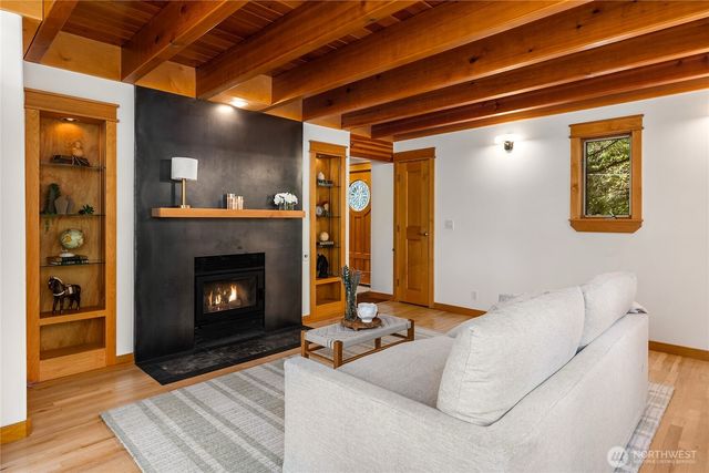 6420 NE Tara Lane, Bainbridge Island, WA 98110