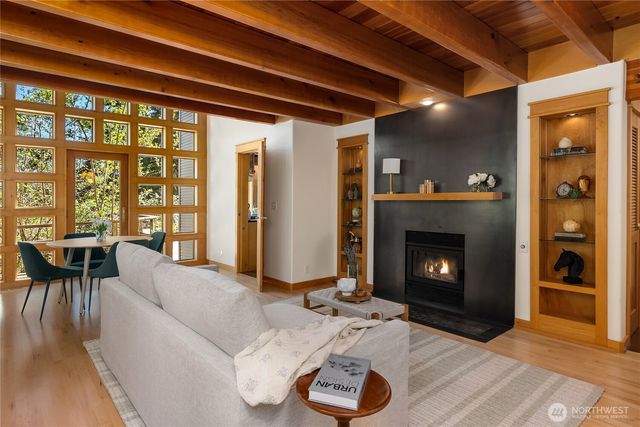 6420 NE Tara Lane, Bainbridge Island, WA 98110