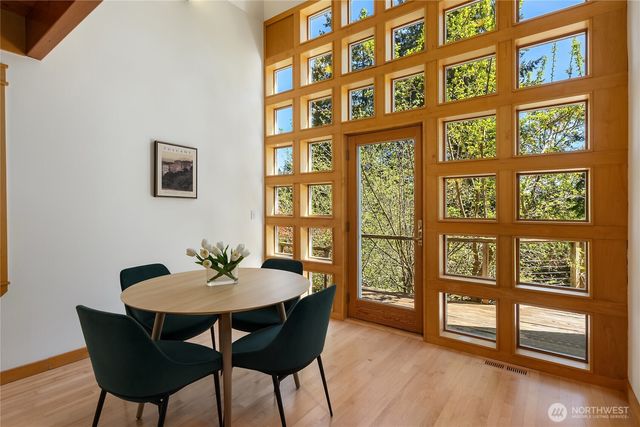 6420 NE Tara Lane, Bainbridge Island, WA 98110