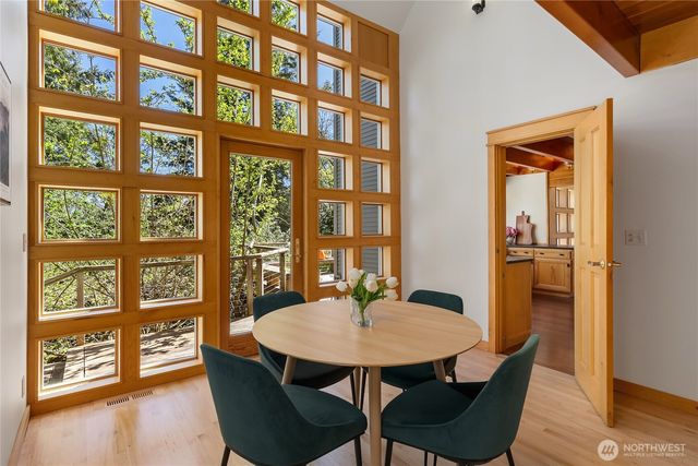 6420 NE Tara Lane, Bainbridge Island, WA 98110