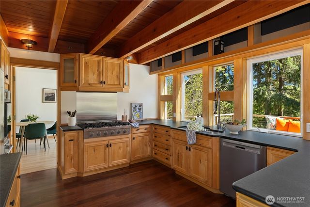 6420 NE Tara Lane, Bainbridge Island, WA 98110