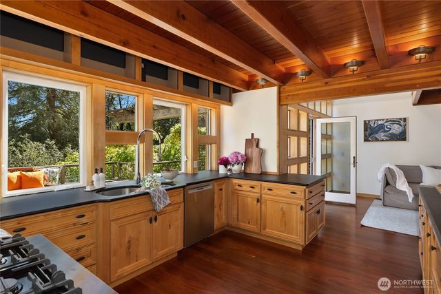6420 NE Tara Lane, Bainbridge Island, WA 98110