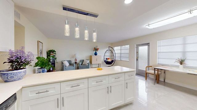 325 Wellington G G, West Palm Beach, FL 33417