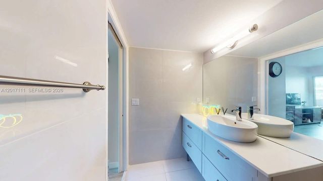 325 Wellington G G, West Palm Beach, FL 33417