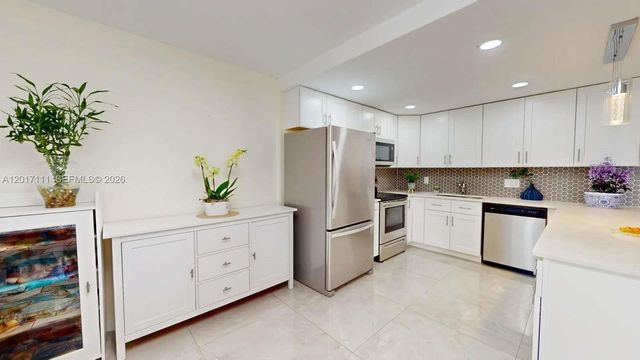 325 Wellington G G, West Palm Beach, FL 33417