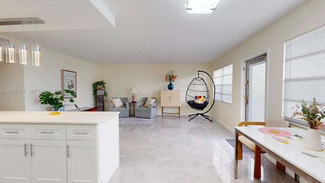 325 Wellington G G, West Palm Beach, FL 33417