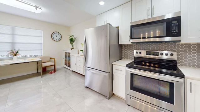 325 Wellington G G, West Palm Beach, FL 33417