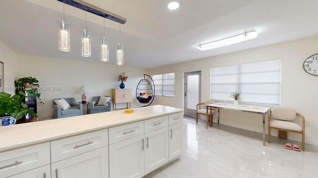 325 Wellington G G, West Palm Beach, FL 33417