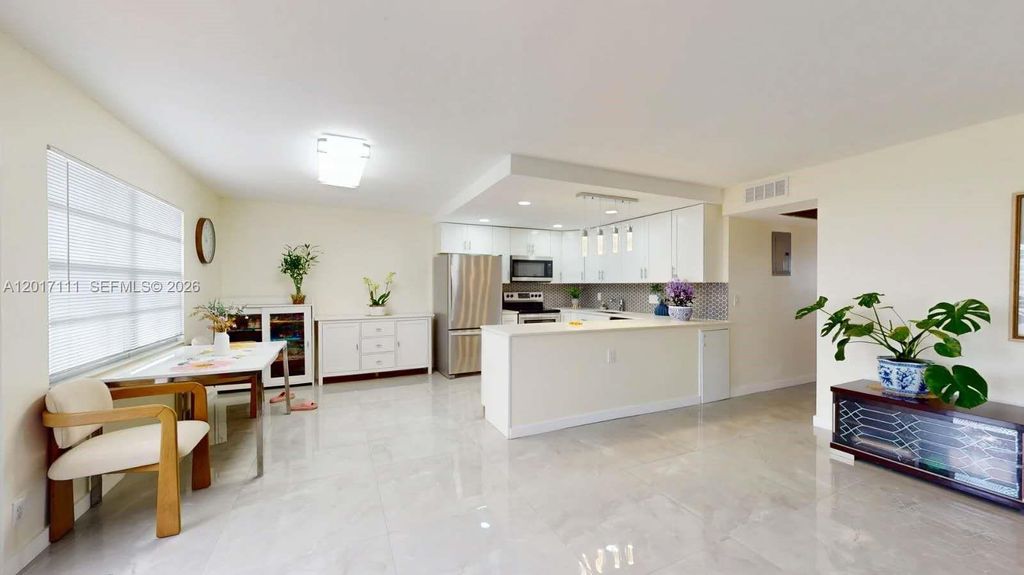 325 Wellington G G, West Palm Beach, FL 33417