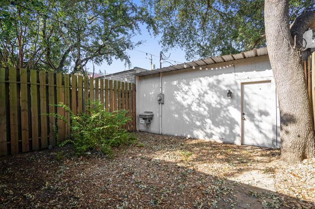 4020 Roseland Street, Houston, TX 77006