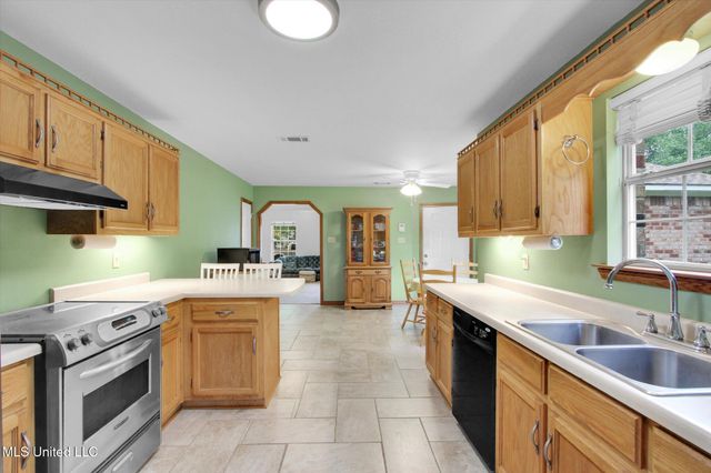 8809 Old Walnut Road, Ocean Springs, MS 39564