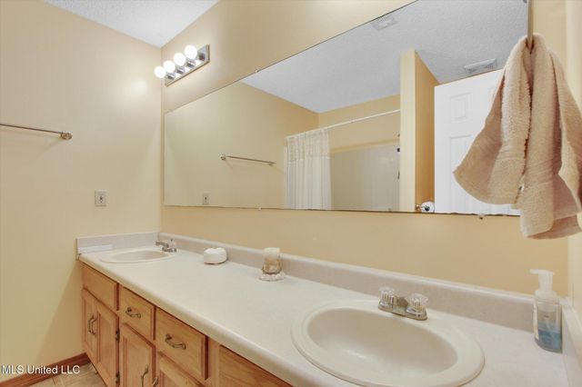 8809 Old Walnut Road, Ocean Springs, MS 39564