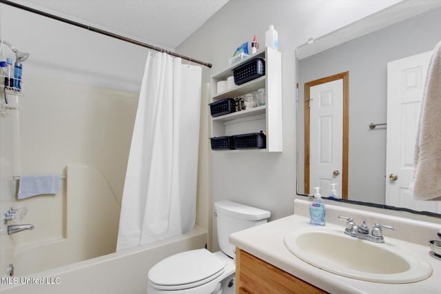 8809 Old Walnut Road, Ocean Springs, MS 39564