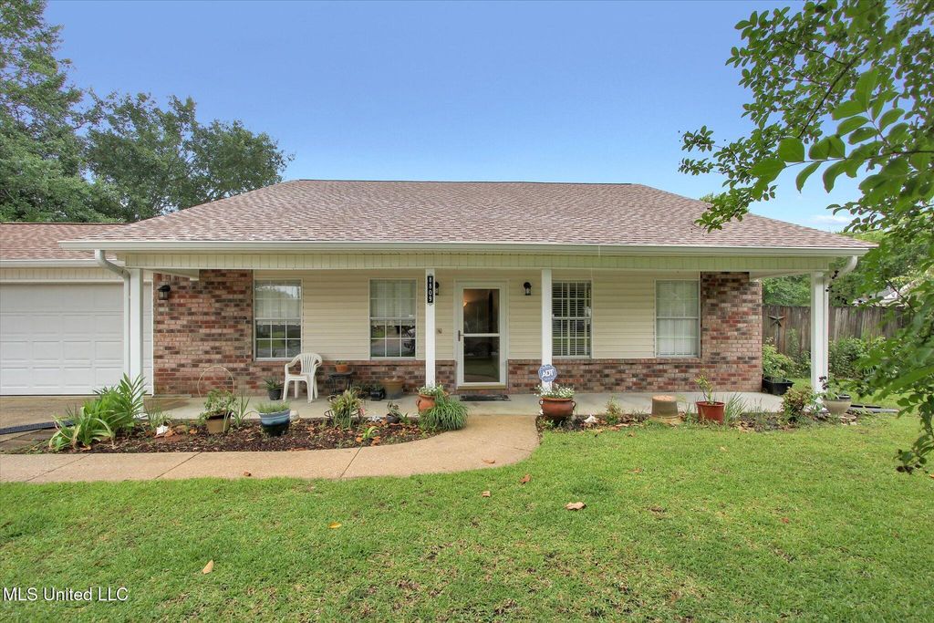 8809 Old Walnut Road, Ocean Springs, MS 39564