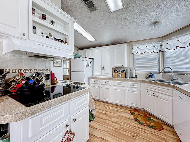 3016 MANATEE ROAD, Tavares, FL 32778