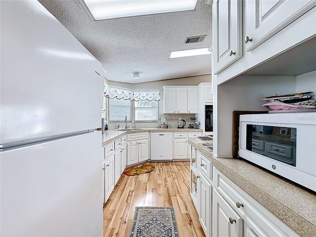 3016 MANATEE ROAD, Tavares, FL 32778