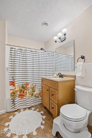 10014 Amrona Ave, Louisville, KY 40272