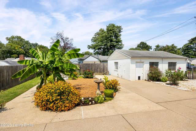 10014 Amrona Ave, Louisville, KY 40272