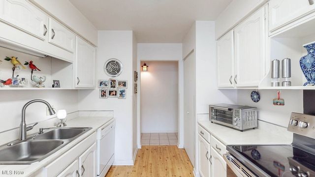 171 Court Drive 301, Fairlawn, OH 44333