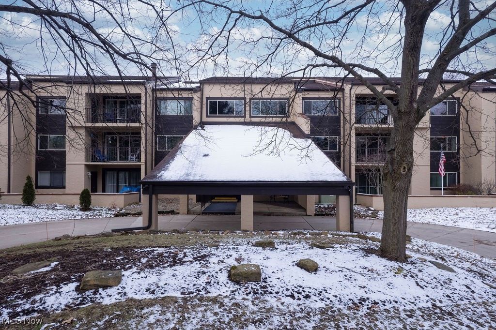 171 Court Drive 301, Fairlawn, OH 44333