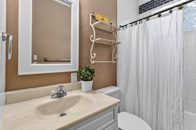 217 N Bishop ST, San Marcos, TX 78666