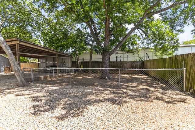 217 N Bishop ST, San Marcos, TX 78666