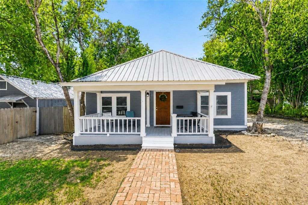 217 N Bishop ST, San Marcos, TX 78666