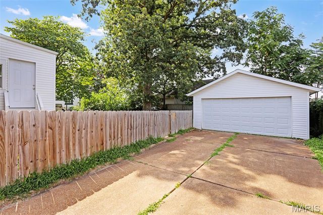 8828 Powell Avenue, St Louis, MO 63144