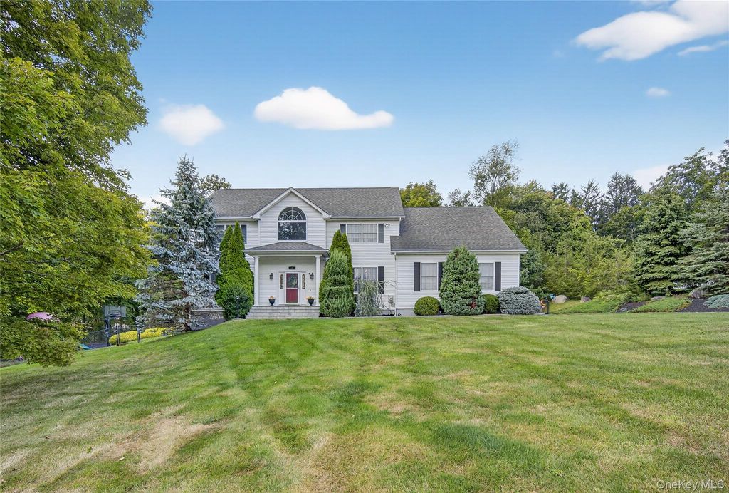 14 Meadow Crest Drive, Mahopac, NY 10541