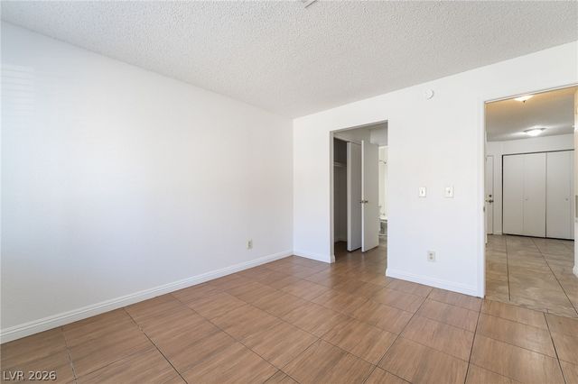 6863 Tamarus Street 101, Las Vegas, NV 89119