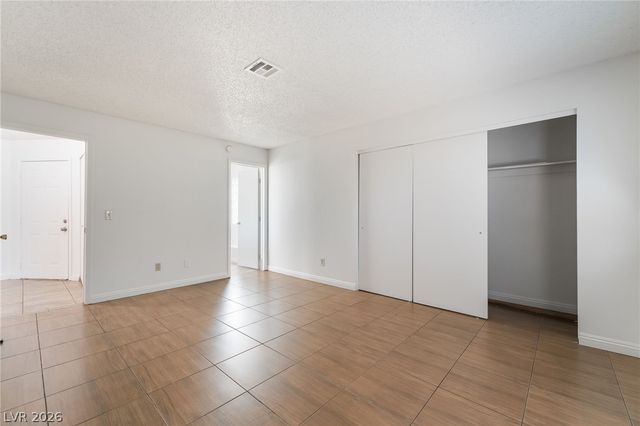 6863 Tamarus Street 101, Las Vegas, NV 89119