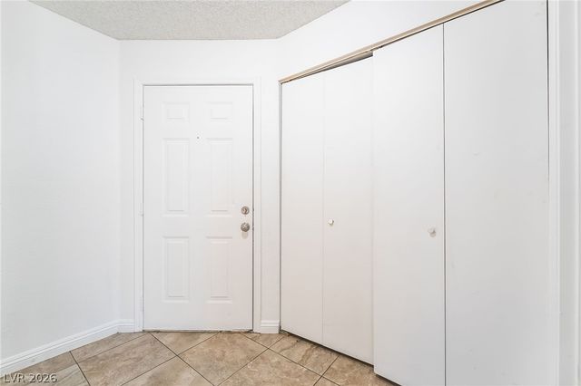 6863 Tamarus Street 101, Las Vegas, NV 89119