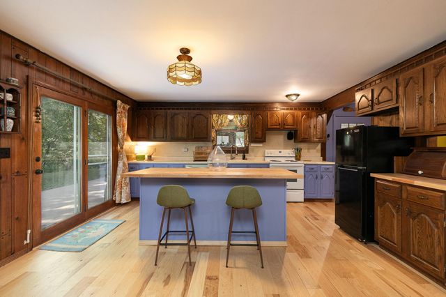 9079 E Division Street, Strafford, MO 65757