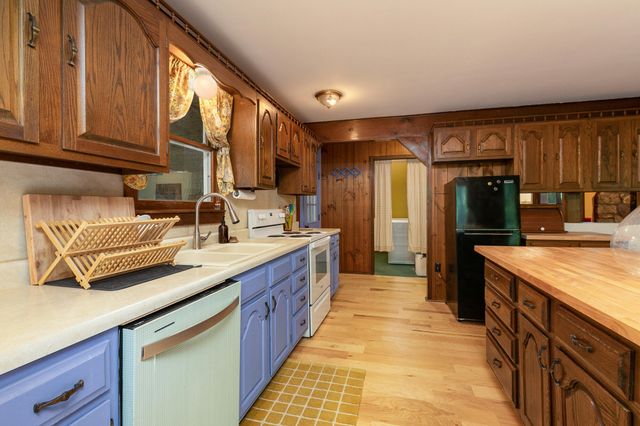 9079 E Division Street, Strafford, MO 65757