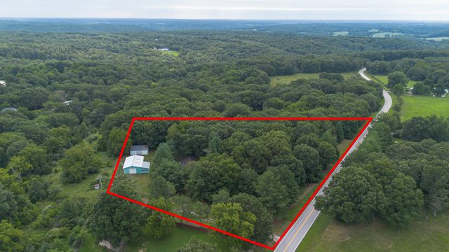 9079 E Division Street, Strafford, MO 65757