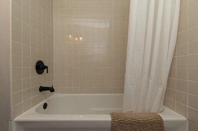 9079 E Division Street, Strafford, MO 65757