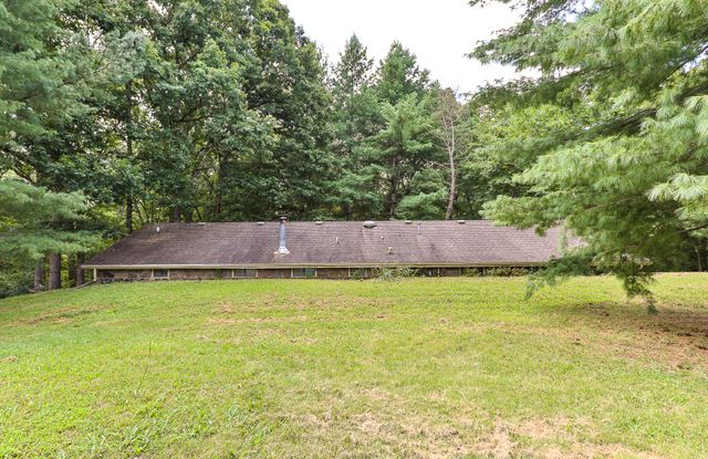 9079 E Division Street, Strafford, MO 65757