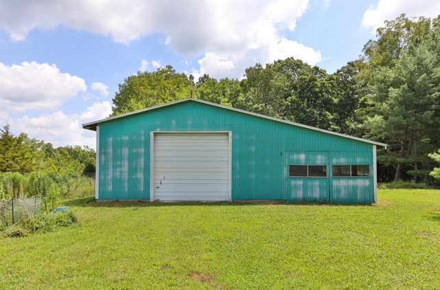 9079 E Division Street, Strafford, MO 65757