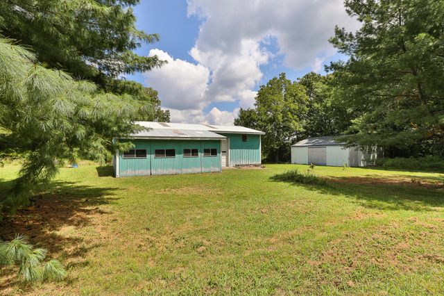 9079 E Division Street, Strafford, MO 65757