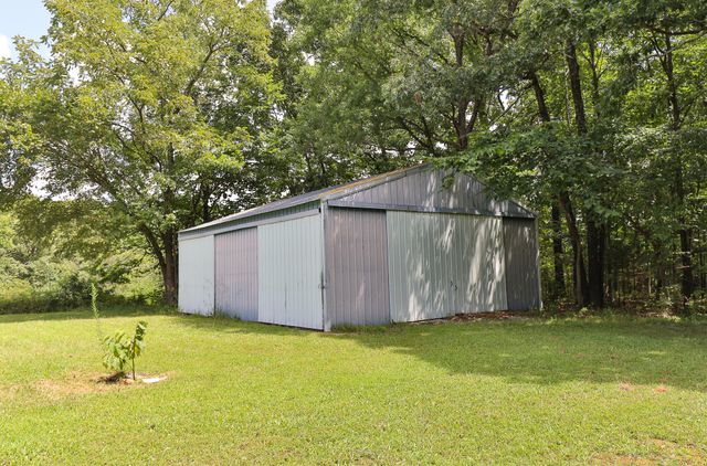 9079 E Division Street, Strafford, MO 65757